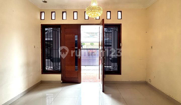 2-Story House Ready to Occupy, Quiet Neighborhood near Kokas Mall, Tebet 2