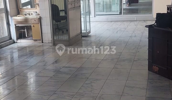 Murah! Ruko Strategis dan Bebas Banjir di Tanah Abang!