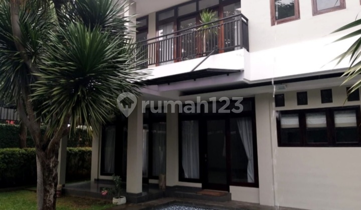 Rumah Asri dan Strategis Ada Swimming Pool di Kemang Selatan 2