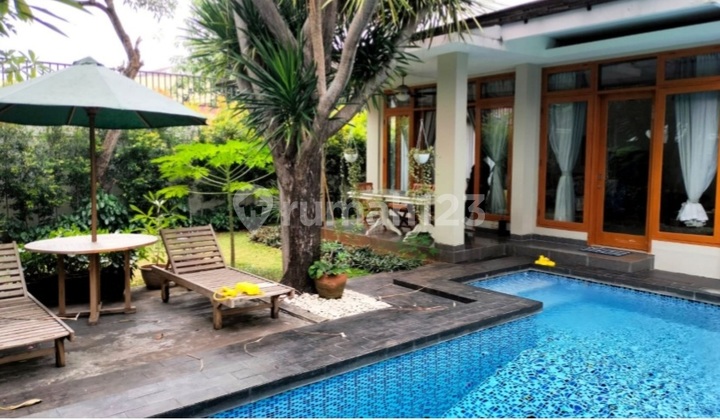 Rumah Asri dan Strategis Ada Swimming Pool di Kemang Selatan Rumah Asri dan Strategis Ada Swimming Pool di Kemang Selatan