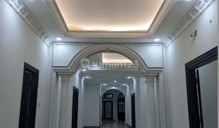 Rumah Menteng Strategis Ada Swimming Pool Dan Basement 2