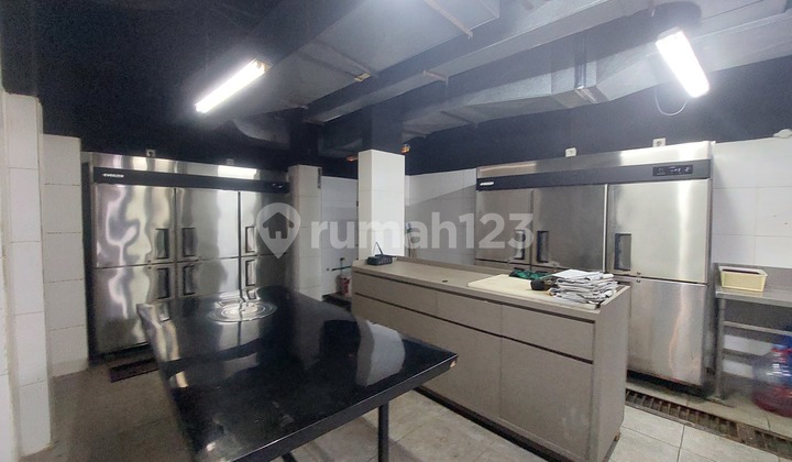 Ruang Usaha Komersial dan Strategis di Gunawarnan. Jakarta Selatan