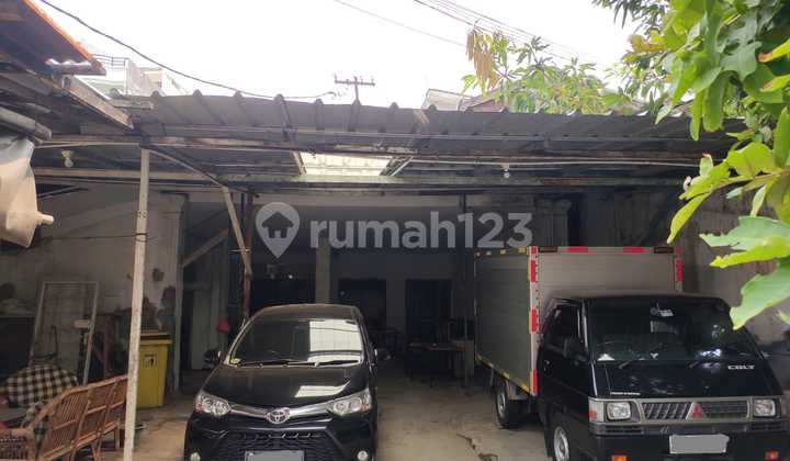 Quick Sale Old House Suitable for Boarding Houses Two-Car Road Row 2