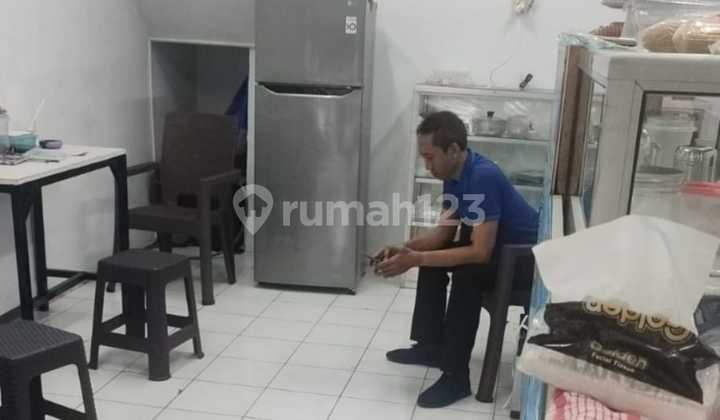 Quick Lease 2-Story Shophouse in Denpasar Area, Commercial Zone 2