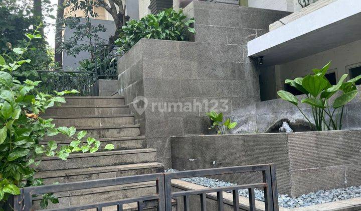 Dijual rumah siap huni 3 lantai di Ancol Timur 2