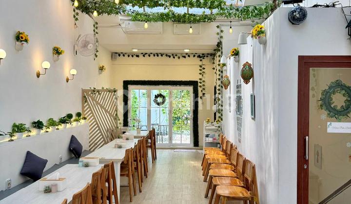 Disewakan Ruko Cafe Furnished Hadap Jalan Free Parking di Gading Serpong