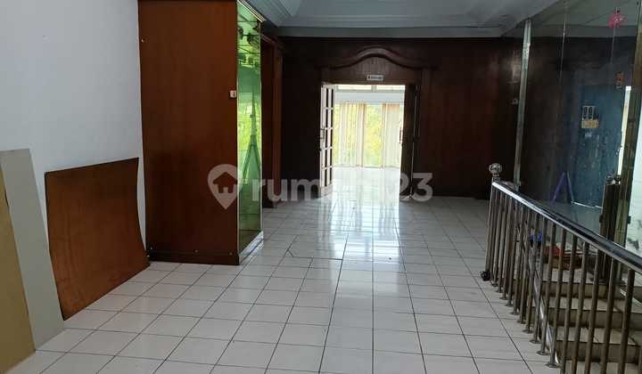 For Rent Fast Ready-to-Use Shop House 2.5 Floors Facing Main Road Modernland 2