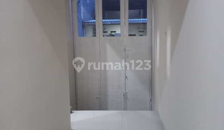 Dijual Cepat Rumah 2 Lantai Plus Rooftop Rapi Siap Huni Posisi Hoek Di Cluster Mahoni Taman Royal 1 Tangerang 2