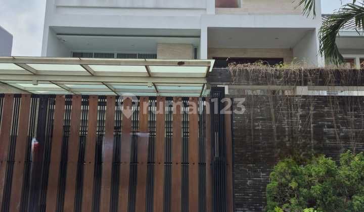 Disewakan Cepat Rumah 3 Lantai Semi Furnished Mewah Rapi di Permata Buana Jakarta Barat