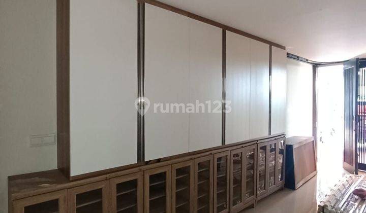 DIJUAL CEPAT RUMAH MEWAH SEMI FURNISHED 3 LANTAI DI NAVAPARK BSD CITY 2