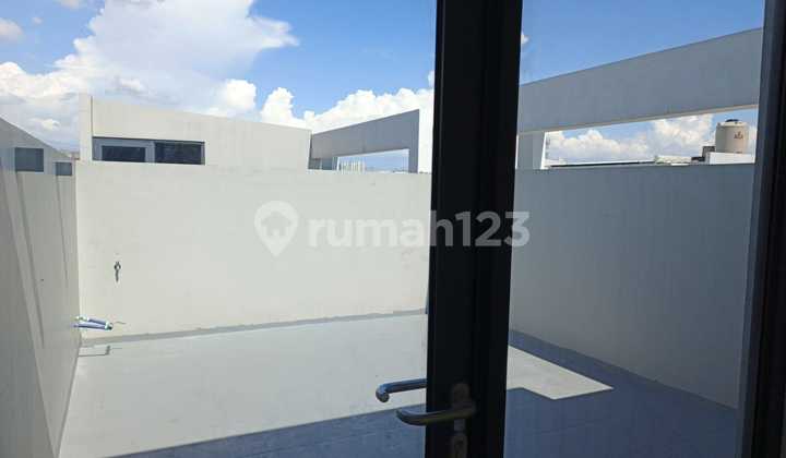 For Rent Fast Corner House with Rooftop Fully Furnished in Tanakayu BSD 2