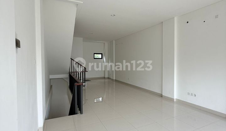 For Rent Fast New Shop House Ready to Use 3 Floors in Green Wich BSD 2