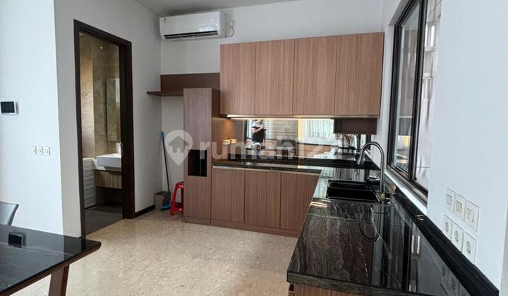 Disewakan Cepat Rumah Mewah Siap Huni Posisi Hoek di Zora BSD 2