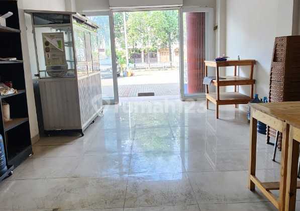 For Sale 2 1/2 Story Shop House in Neat and Clean Condition, Azores Banjar Wijaya Tangerang