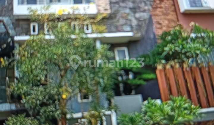 Dijual Rumah 3 Lantai Luas 206 M2 di Cluster Mahoni Taman Royal Tangerang