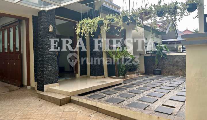 Quick Sale: Kencana Loka BSD House, Location in Front of Spacious and Shady Public Park
