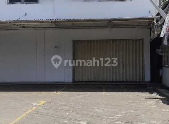 For Quick Rent: Attached Shophouse on Boulevard Graha Raya Street, Bintaro 2