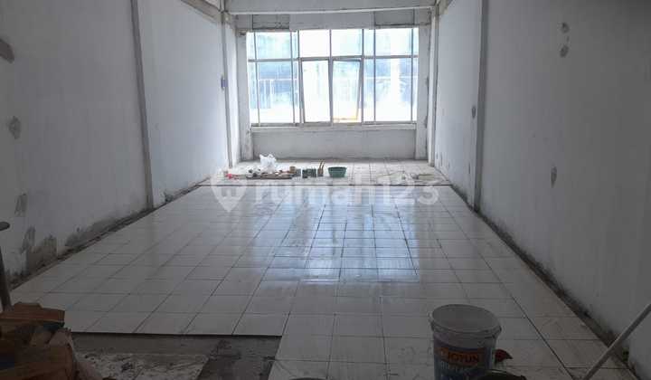 Quickly for Rent: 3-Story Shop House Ready to Use in Daan Mogot Permai, Tangerang 2