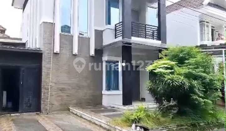 Cheap Sale Large 180 M2 House with 2 Carports in Taman Pattaya Lippo Karawaci