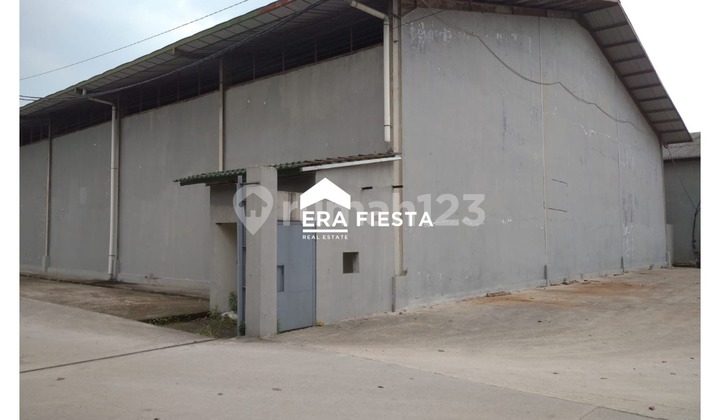 For Quick Lease: Industrial Warehouse with Shared Gate, Office Included in Cikupa, Tangerang. For Quick Lease: Industrial Warehouse with Shared Gate, Office Included in Cikupa, Tangerang.