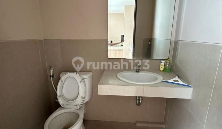 Cheaply Rented Bizloft U Residence Lippo Karawaci, Adjacent Unit, 128 M2, Furnished, Former Office. 2
