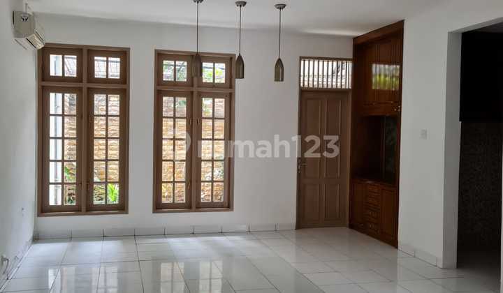 For Rent Fast Neat House Ready to Occupy in Lippo Karawaci Central 2