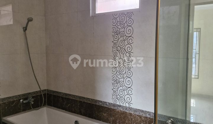 Dijual Murah Rumah Bagus Luas 266 M2 di Cluster Bavaria Modernland Tangerang 2