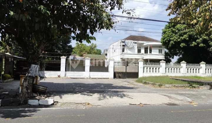 Dijual Tanah Bonus Rumah, Gudang dan Kantor, Strategis, Dekat Balai Kota, Mangku Jalan Utama di Yogyakarta Dijual Tanah Bonus Rumah, Gudang dan Kantor, Strategis, Dekat Balai Kota, Mangku Jalan Utama di Yogyakarta