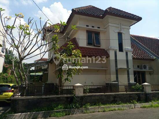 Di Jual Rumah 2 Lantai, Dalam Perumahan, Hook, Dekat Transmart Yogyakarta 1