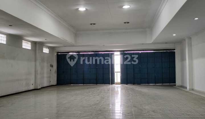 For Rent Commercial Space former Car Showroom, Strategically Located Within Ringroad, in Mlati, Yogyakarta