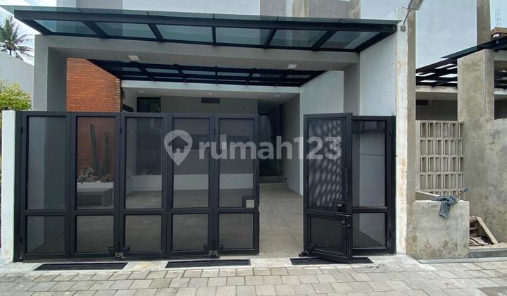 Dijual Rumah Siap Hunidengan Konsep Industrial Modern, Semi Furnished, Dekat Kampus Uii di Yogyakarta