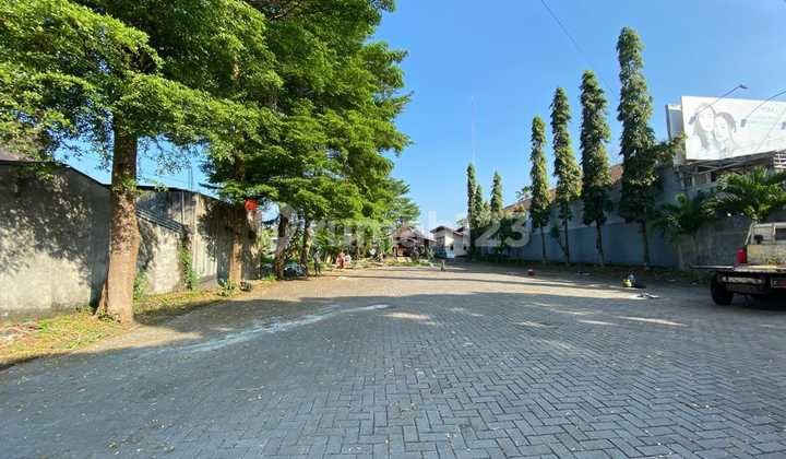 For Rent 6000 m2 Land, Spacious, With Buildings, Facing the Road in Yogyakarta