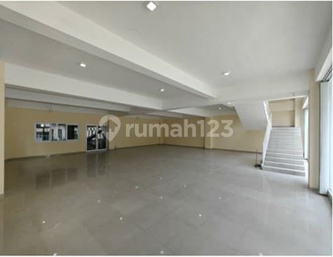 For Rent: Spacious Warehouse Plus Ready-to-Use Office with Wide Access & Smooth Tronton Maneuvering in Yogyakarta For Rent: Spacious Warehouse Plus Ready-to-Use Office with Wide Access & Smooth Tronton Maneuvering in Yogyakarta