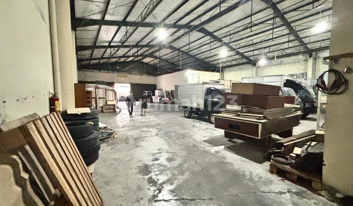 For Rent: Large Capacity Warehouse, Main Road Access in Mlati Yogyakarta
