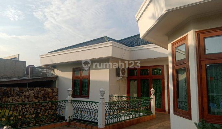 Rumah di Cempaka Putih 2 Lantai SHM Bagus 1