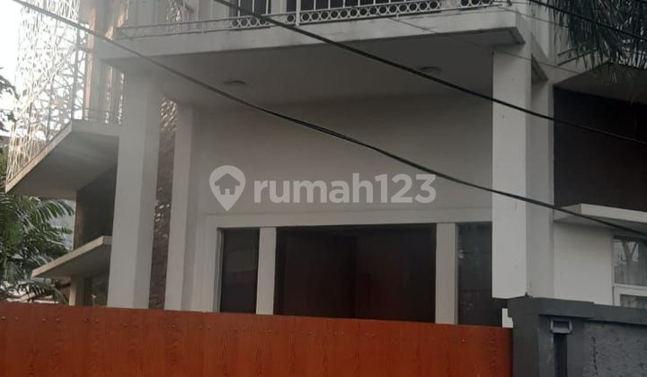 Luxury House in Cempaka Putih 2 Floors Good SHM Semi Furnished