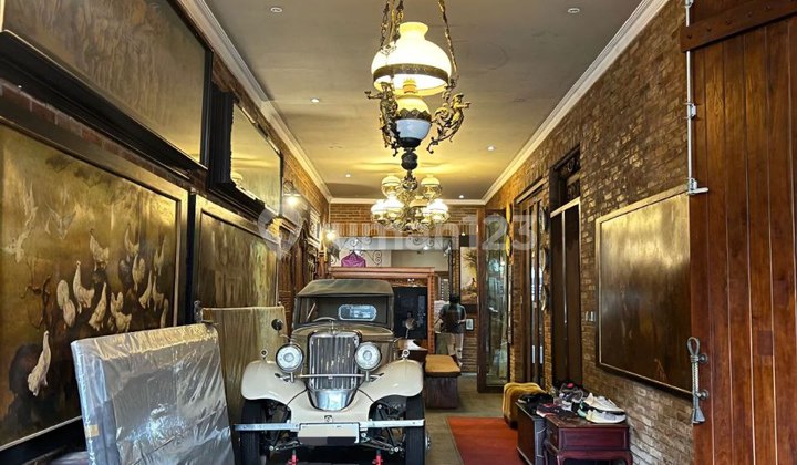 Rumah Mewah Gaya Classic Modern di Buah Batu Cijagra Bandung Rumah Mewah Gaya Classic Modern di Buah Batu Cijagra Bandung