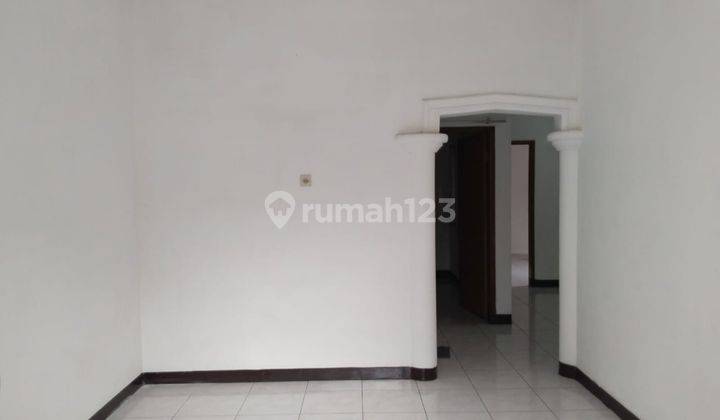 Rumah Lokasi Strategis Hook Siap Huni di Antapani 2