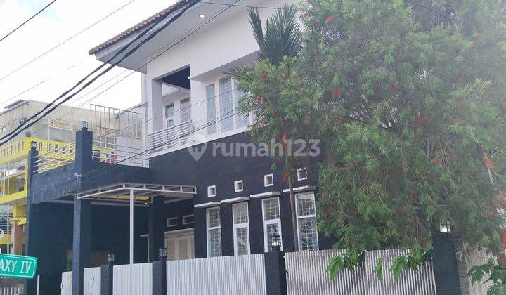 Rumah Bangunan Bagus Dan Mewah Hunian Keluarga di Margahayu Raya 1