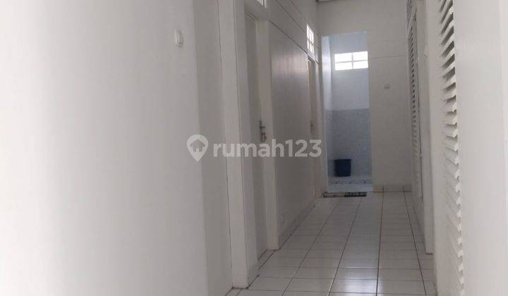 Rumah Mewah Putih Bersih Kondisi Terawat di Arcamanik 2