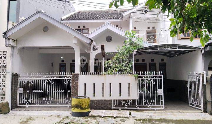 Rumah Nuansa Putih Bersih Bangunan Terawat di Kiaracondong 1