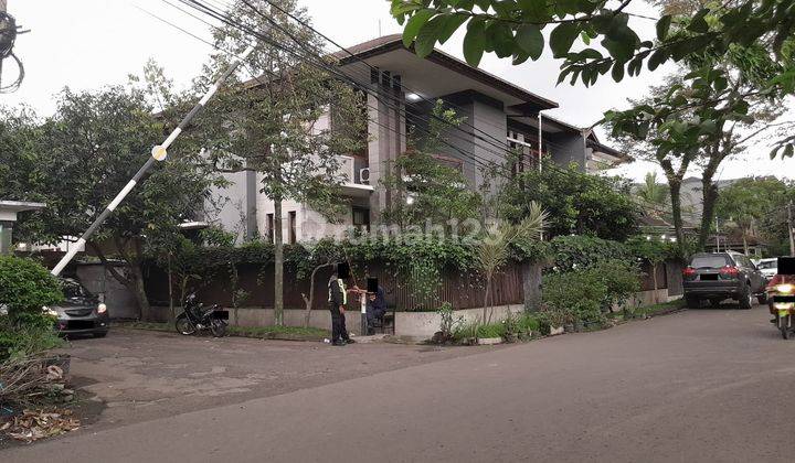 Rumah Hook Mewah di Tengah Kota Bandung di Turangga 1