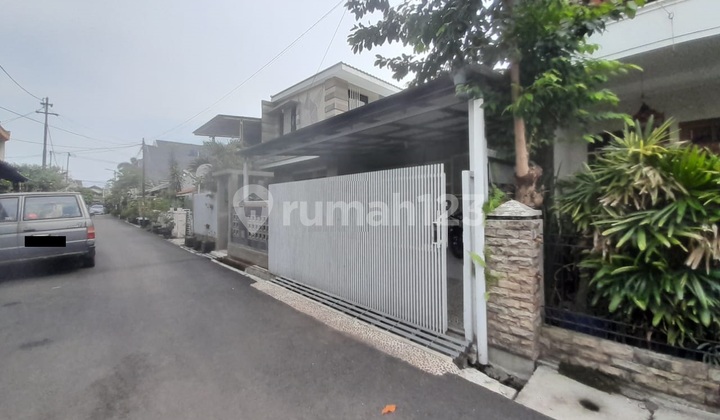 Strategic Location House Near School and Mayapada Hospital in Buah Batu