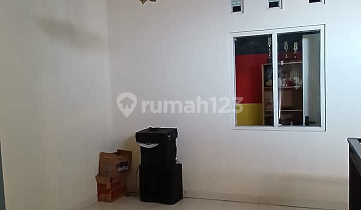 Well-Maintained House in a Comfortable Location in Ciwastra 2