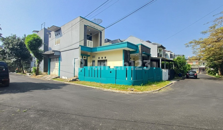 One Gate System House, 24-Hour Security at Buah Batu Regency