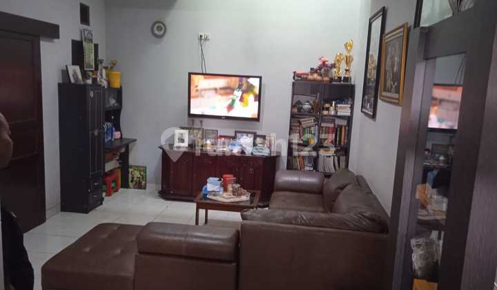 3-Storey Well-Maintained Building House in Margahayu Raya