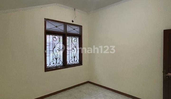 Well-Maintained House, Front Garden in Margahayu Raya 2