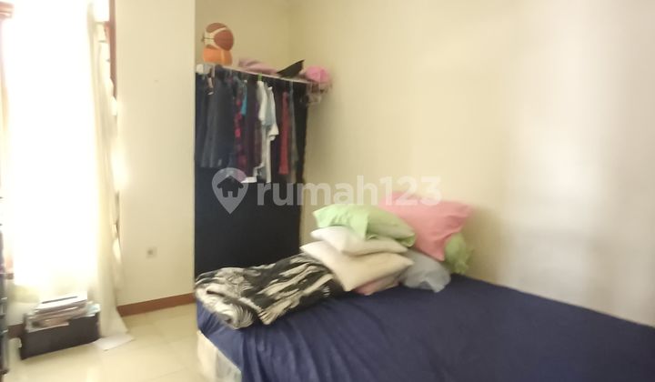 House with a Spacious Living Room in Margacinta 2