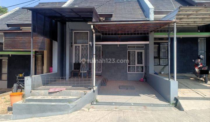 Rumah Minimalis Daerah Sejuk Nyaman Huni di Taman Cihanjuang 1