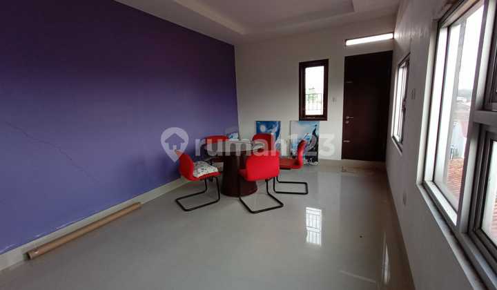 Rumah Luas Cocok Dihuni Keluarga Besar di Permana Utara, Cimahi 2